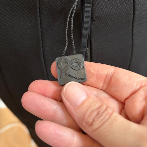 Dolce & Gabbana Classic Black Pencil Skirt – IT 42 (Fits US 4–Small 6) - Picture 7 of 9